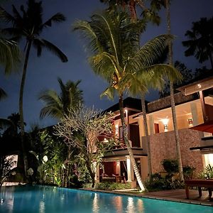 Legong Standard Double Room Pool View
